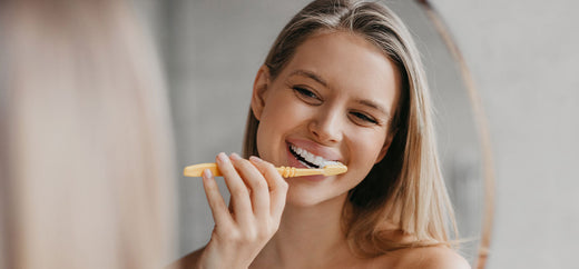 Bio-Zahnputzpulver – Die natürliche Alternative zur Zahnpasta